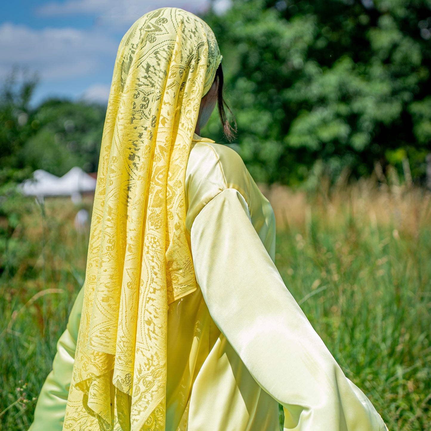 Robe satinée à double manche