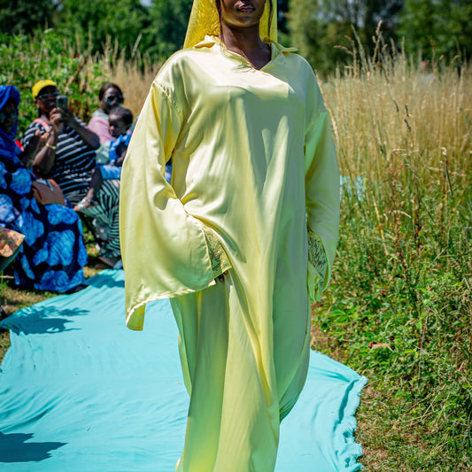 Robe satinée à double manche